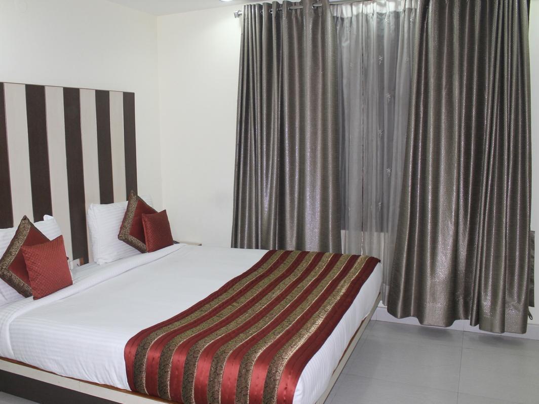 Hotel Balsons Continental New Delhi Exterior photo
