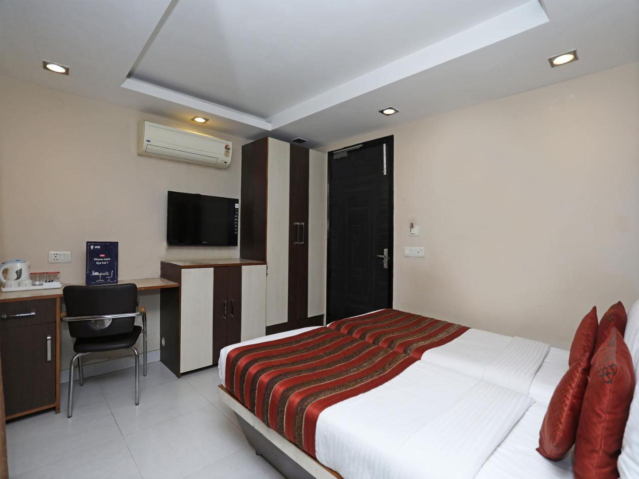 Hotel Balsons Continental New Delhi Exterior photo