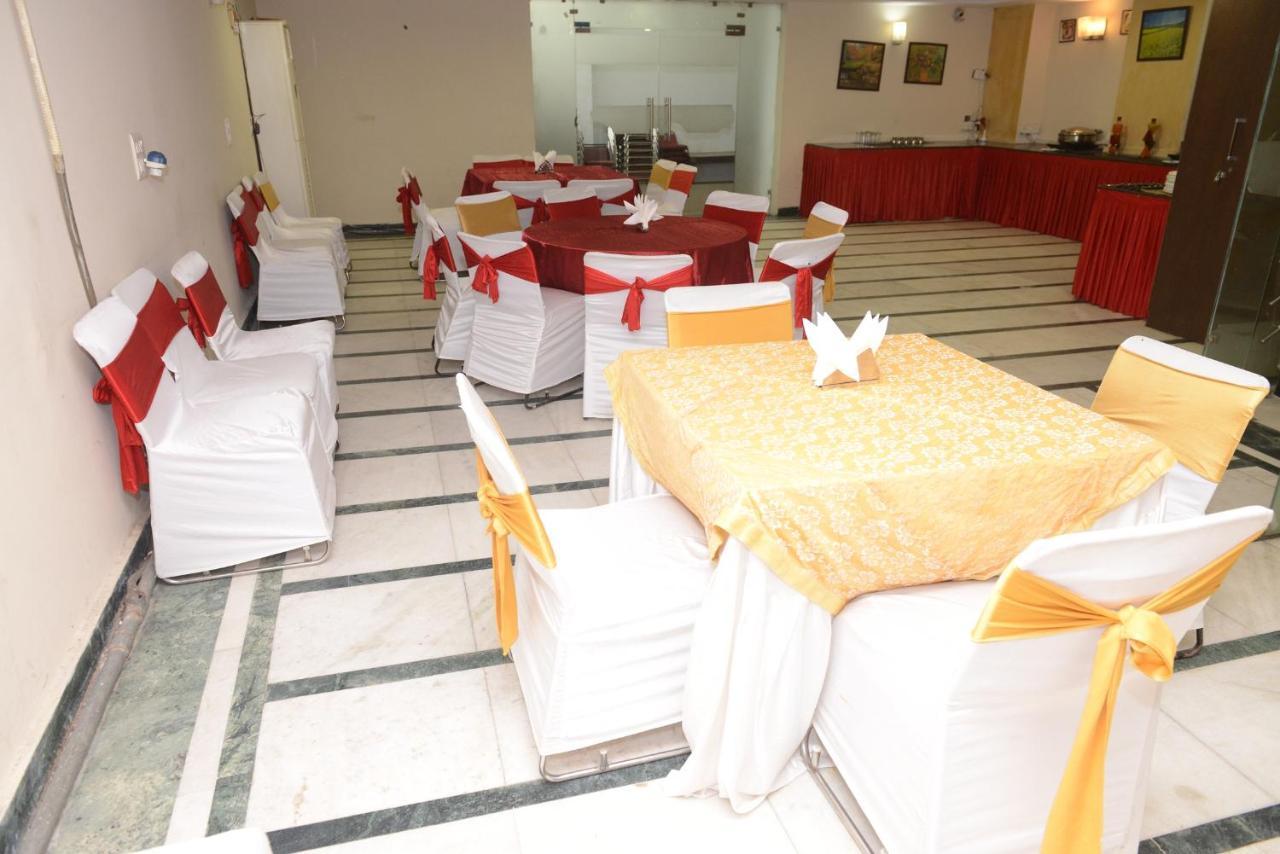 Hotel Balsons Continental New Delhi Exterior photo